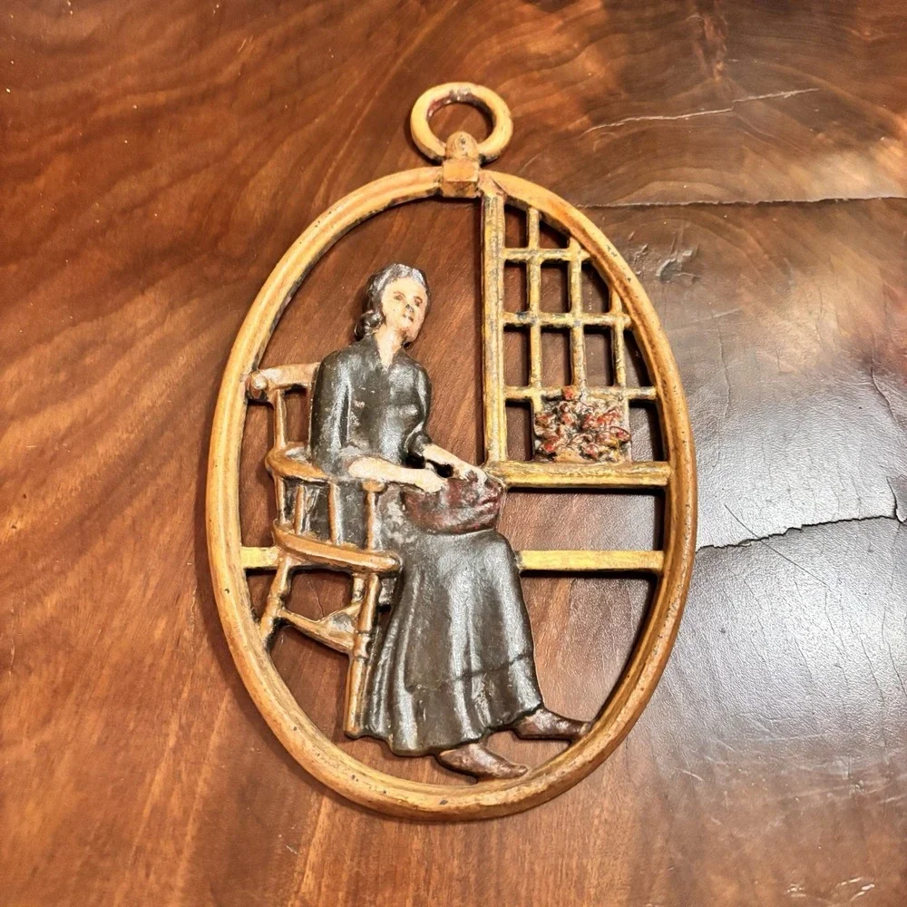 Vintage Metal Colonial Man & Woman Wall‎ Hangings Americana Plaques 11.5